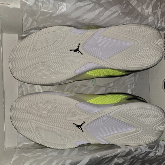 Jordan Heir Sail and Volt Sneakers - Picture 4 of 6